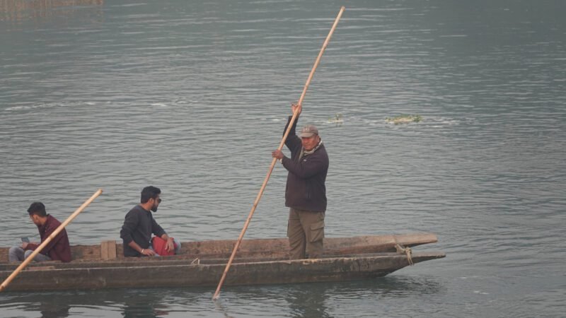 Im Einbaum zum Chitwan NP