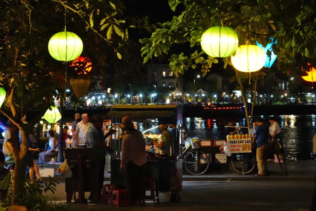 Mittelvietnam (Hoi An) - Übergang von Stränden zu Bergen und Wettergrenze