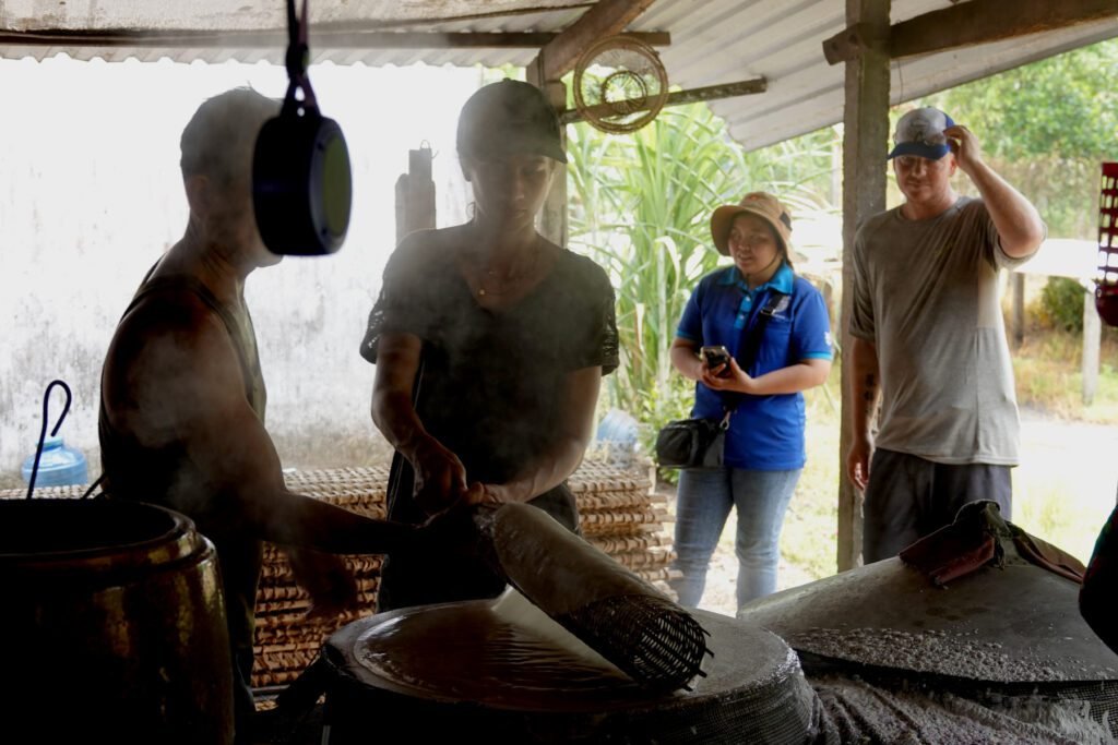 In der Nudelfabrik bekamen wir einen Eindruck in die Produktion. Alles von Hand!