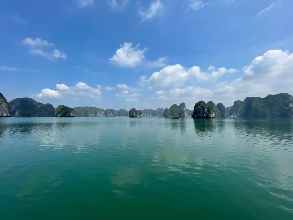 Die Halong Bucht bei bestem Wetter