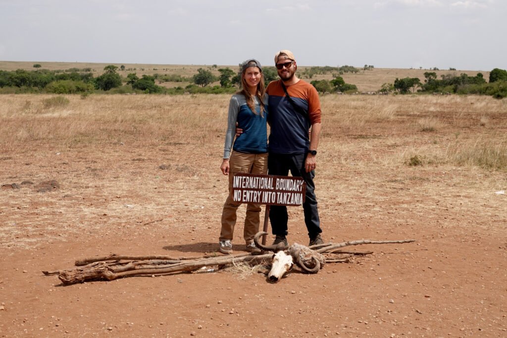 Grenze zwischen Kenia und Tansania mitten in der Wildnis