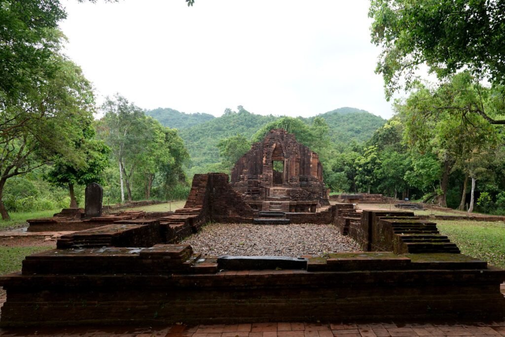 Leichter Regen bei der "My Son Sanctuary"