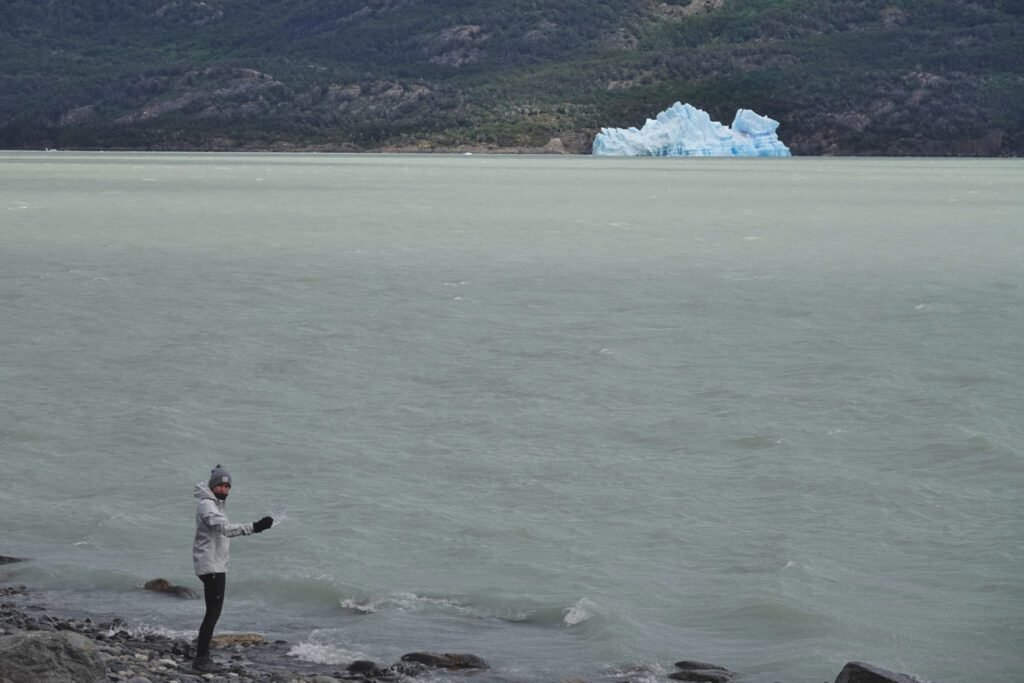 Eisberge im Wasser, der sogenannten Gletschermilch
