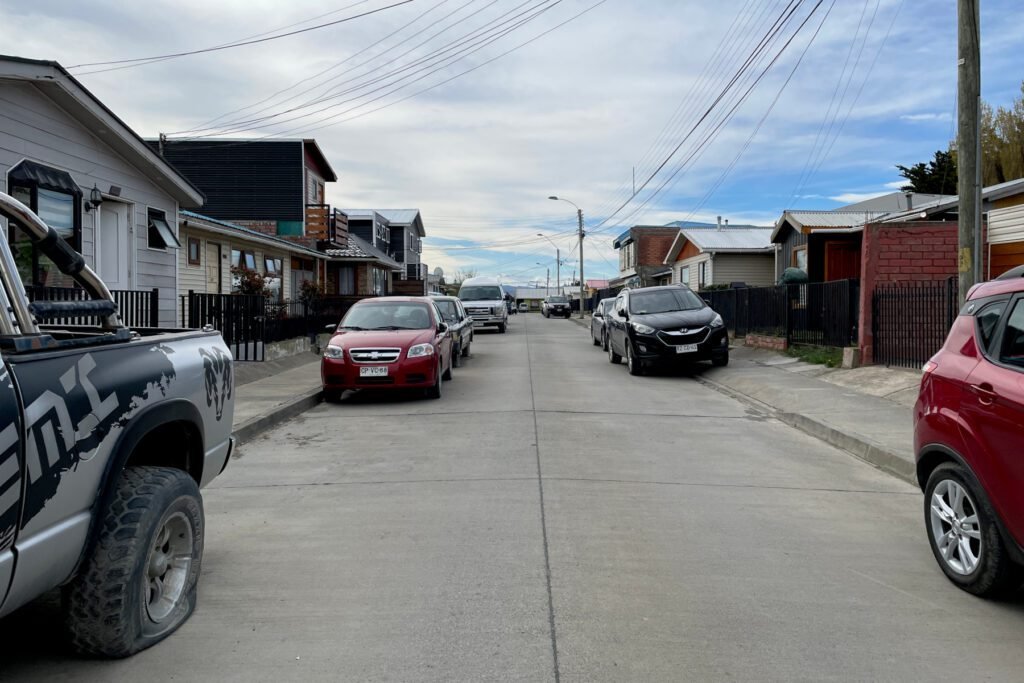 Auch in Puerto Natales prägen platte Reifen das Stadtbild