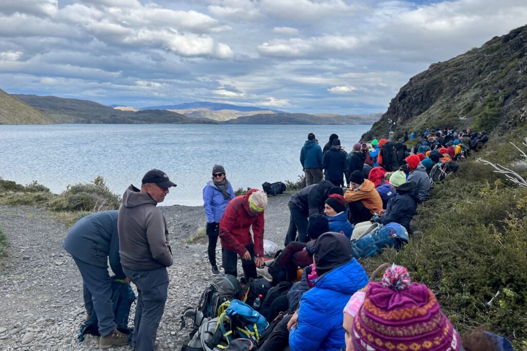 Warteschlange vor der letzten Fähre