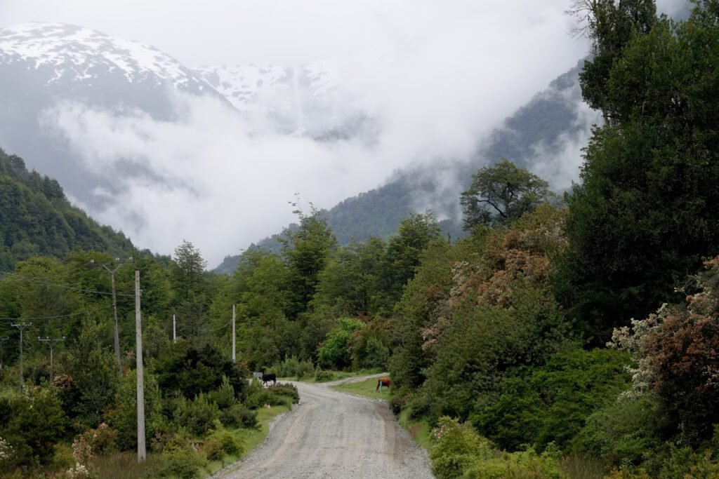 Die Wolken hängen tief und bringen Regen mit