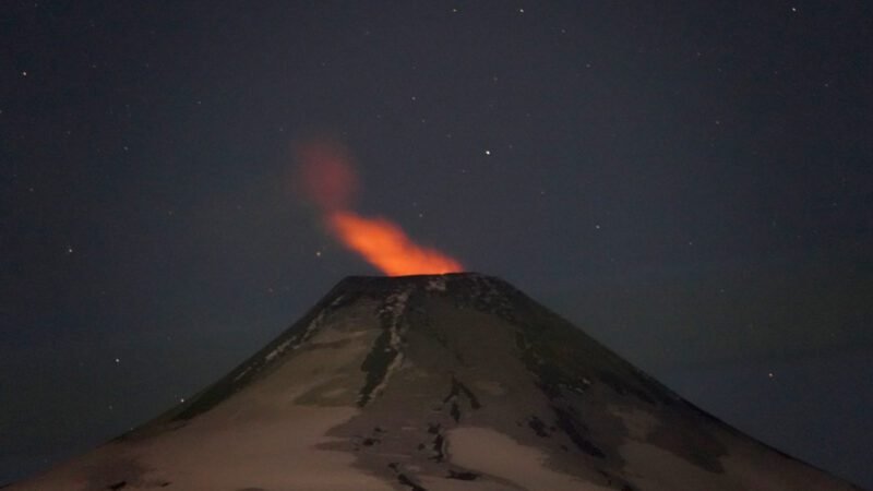 Vulkan Villarrica bei Nacht