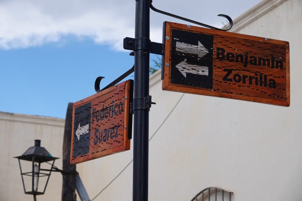 Straßenschilder aus Kaktusholz