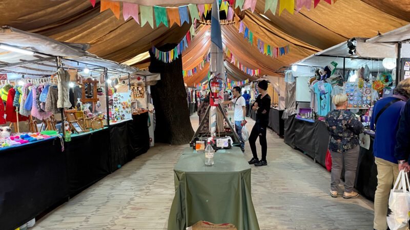 Viele kleine Stände