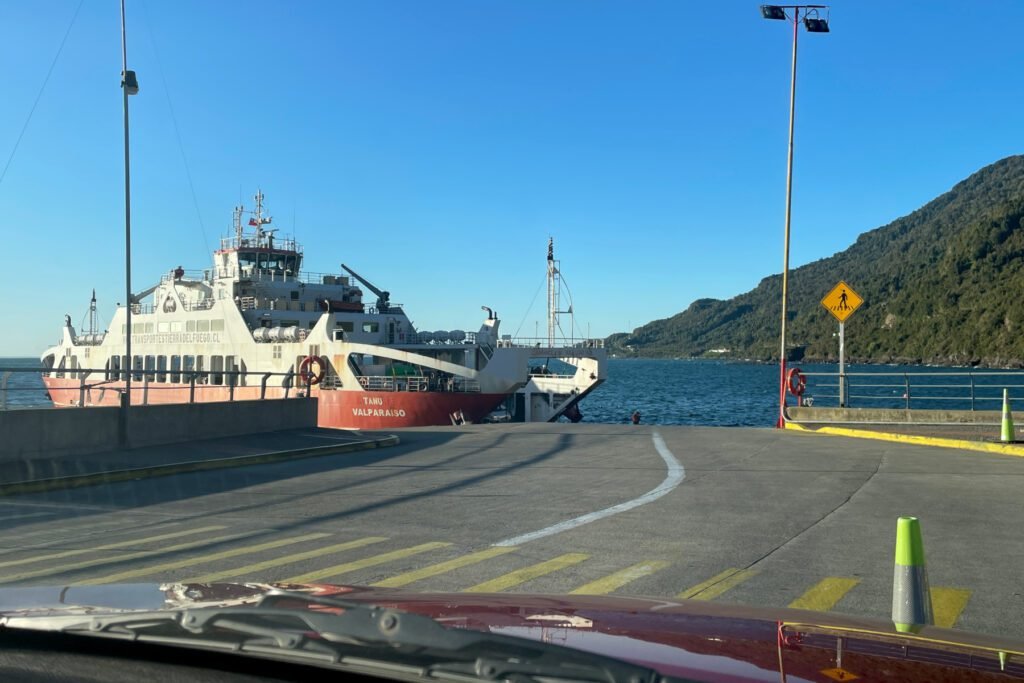 Die Fähre legt vor unseren Augen ab