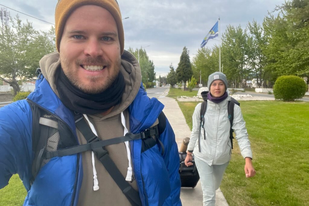 Früh am Morgen mit den Koffern durch Perito Moreno