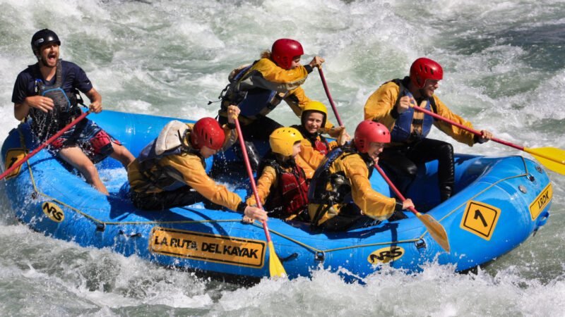 Rafting im kalten Fluss
