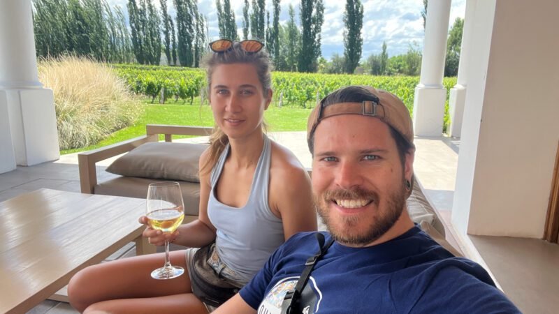 Auf der Veranda des Nieto Senetiner Weinguts