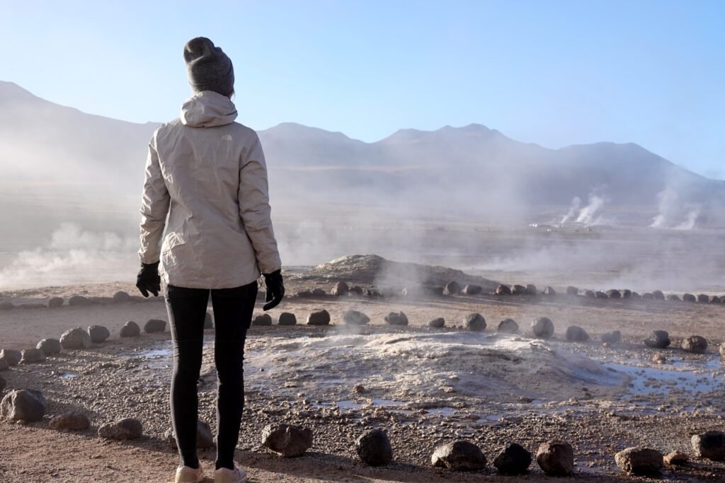 Mit Steinen abgesperrter Geysir