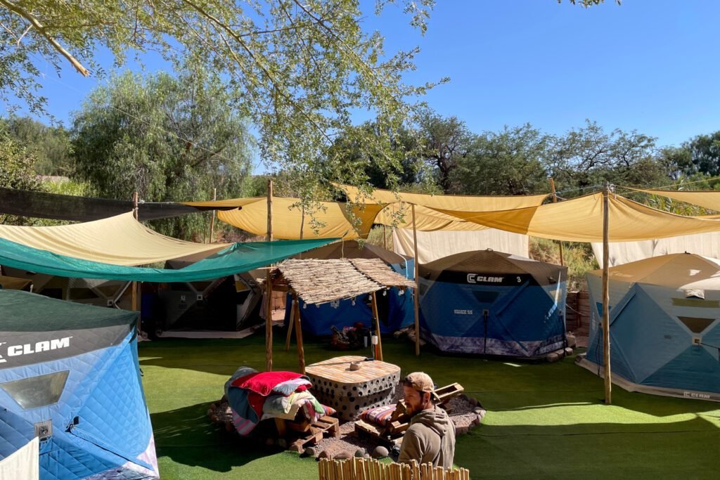 Der kleine gemütliche Zeltplatz am Rande der Stadt
