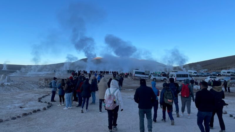 Menschenmassen bei den Geysiren