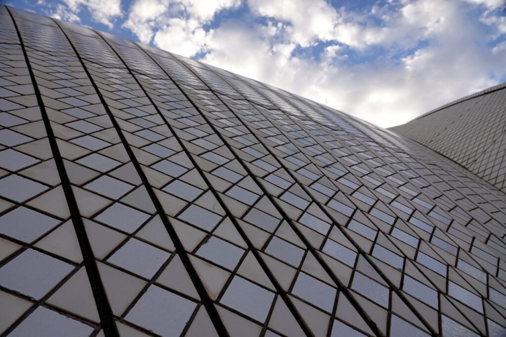 1,1 Mio. weiß glänzende Keramikfliesen verkleiden das Sydney Opernhaus