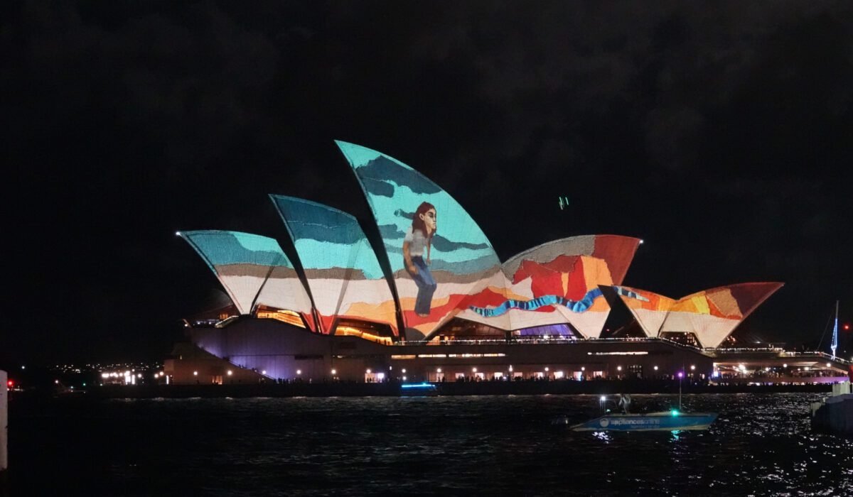 Das Opera House als nächtliche Kunstleinwand