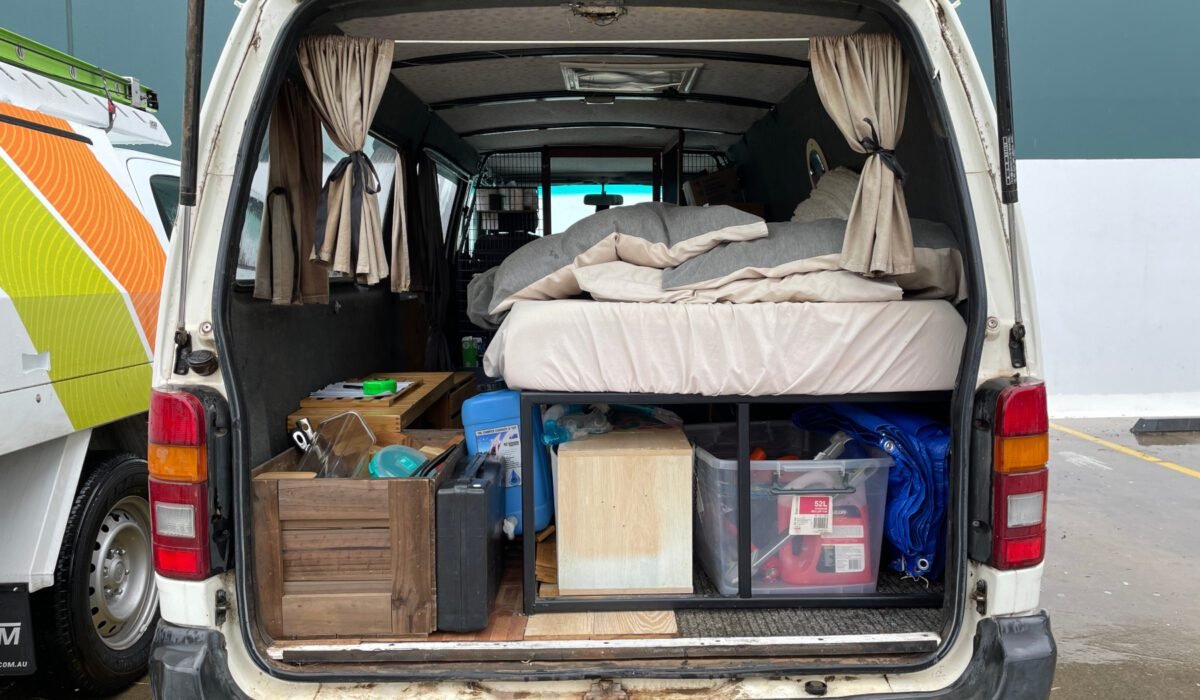 Der voll gepackte Van wurde uns mit allem überlassen: Taucherbrillen & Schnorchel, ein Zelt (aber keine Iso-Matte?!), ein wenig Werkzeug und allerhand Krempel.