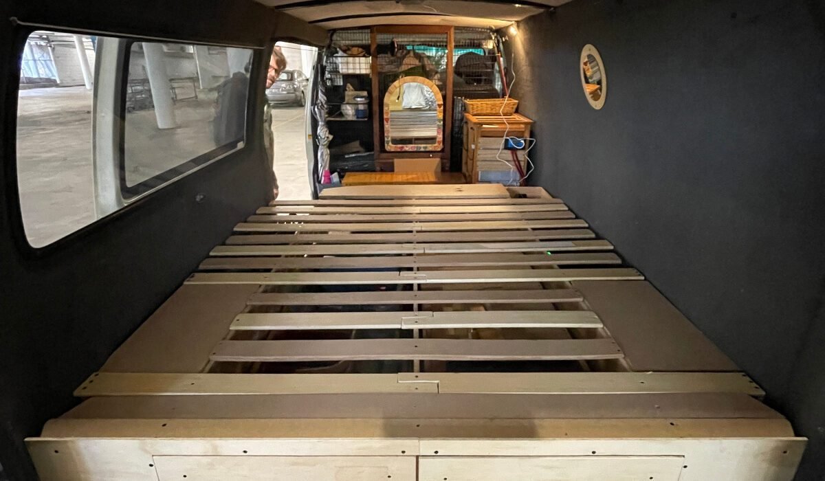 Das Bett ist fast fertig.