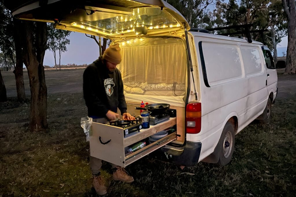 Kochen in der Abenddämmerung